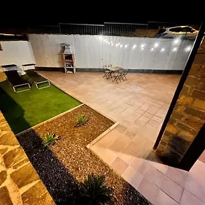 Precioso Bajo Con Jardin En Estación